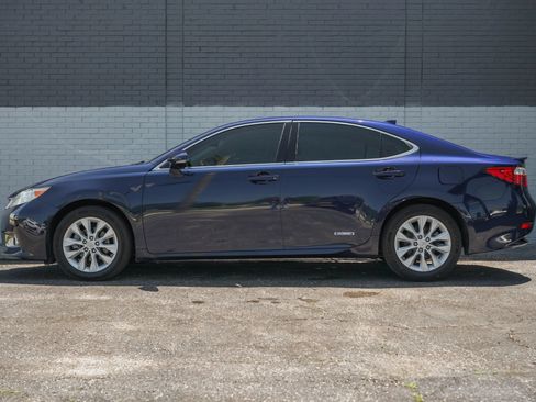 Used 2015 Lexus ES 300h w/ Navigation System Package FWD image 8