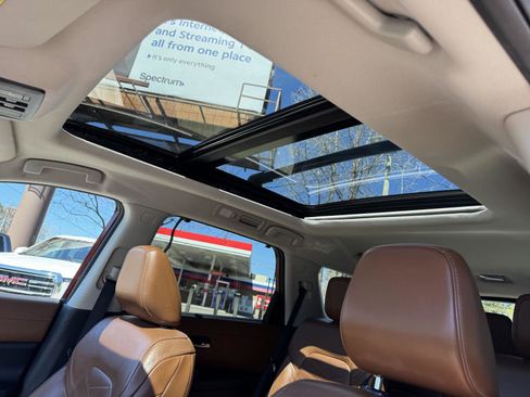 Used 2022 Nissan Pathfinder Platinum w/ Lighting Package (N93) image 5