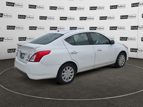 Used 2016 Nissan Versa SV FWD image 6
