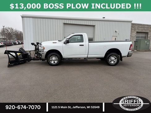 Used 2024 RAM 2500 Tradesman w/ Chrome Appearance Group image 12