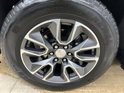 Used 2023 Chevrolet Silverado 1500 LT image 36