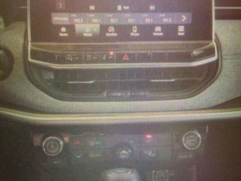 Used 2024 Jeep Compass Latitude AWD/4WD image 4
