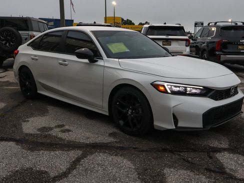 Used 2025 Honda Civic Sport image 3