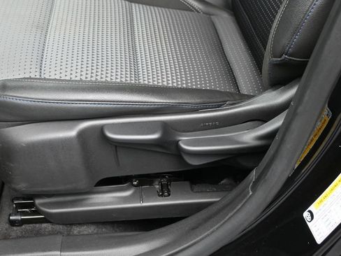 Used 2025 Chevrolet Trax LT FWD image 21