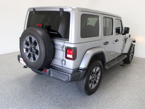 Used 2018 Jeep Wrangler Unlimited Sahara AWD/4WD image 7