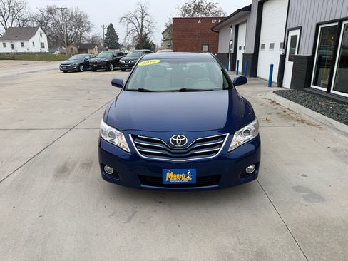Used 2010 Toyota Camry image 2