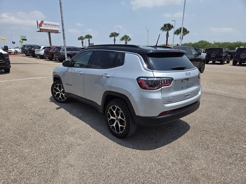 Used 2025 Jeep Compass Limited AWD/4WD image 5
