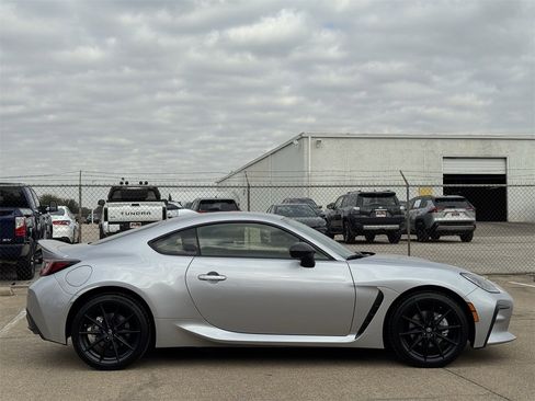 Used 2025 Toyota GR86 Premium image 3