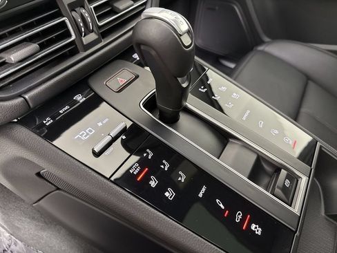 Certified 2024 Porsche Macan S AWD/4WD image 31