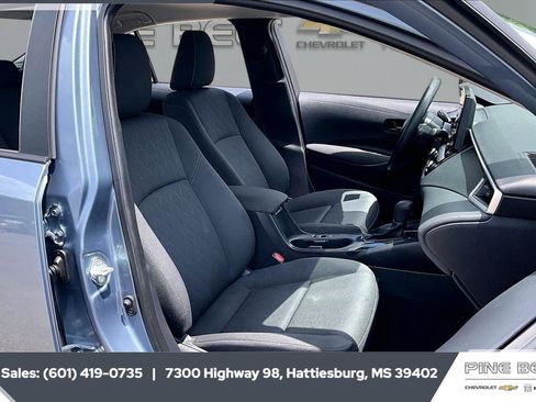 Used 2024 Toyota Corolla LE FWD image 6