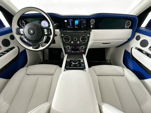 Certified 2025 Rolls-Royce Cullinan AWD/4WD image 4