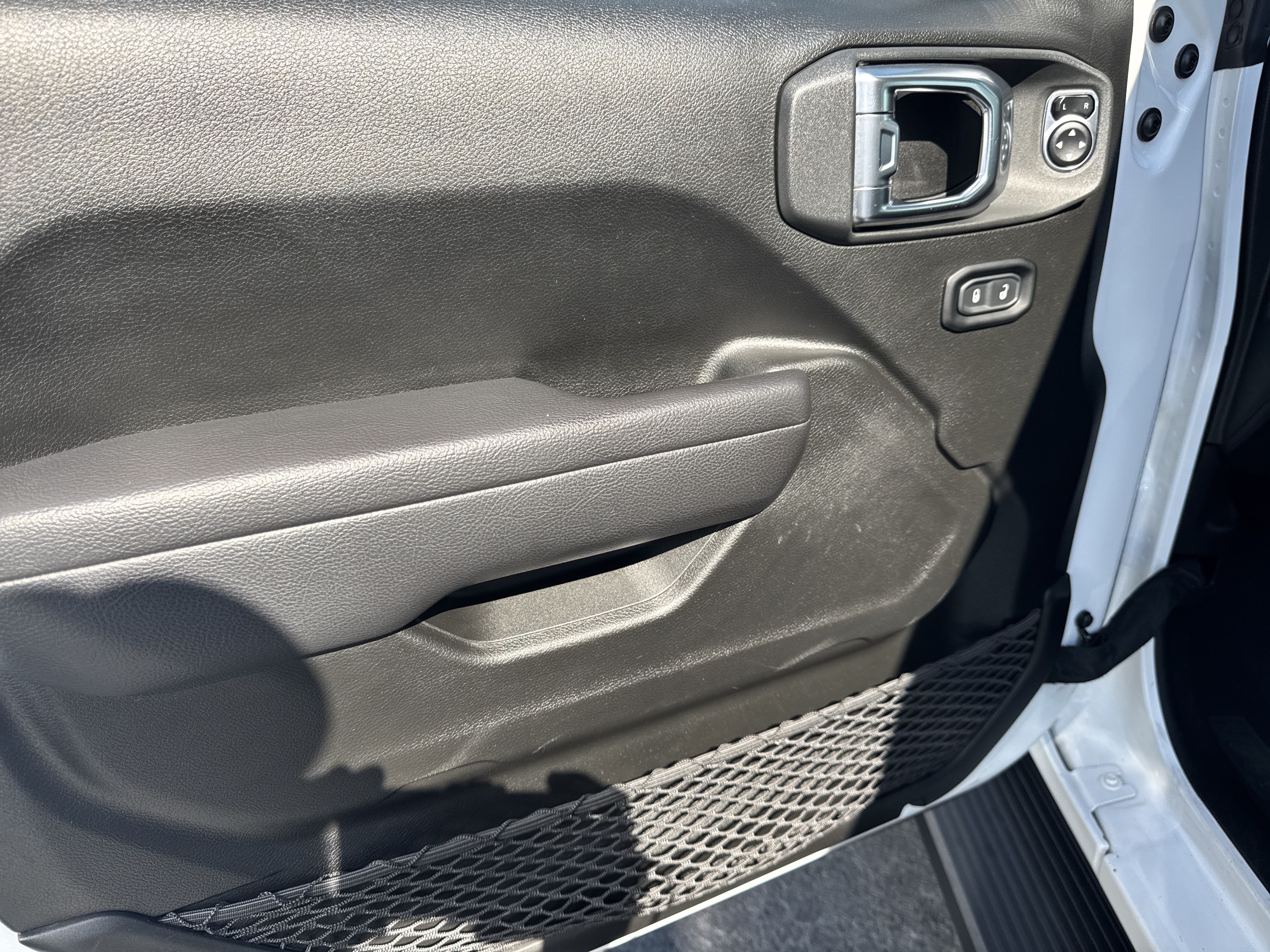 Used 2024 Jeep Gladiator Sport AWD/4WD image 9