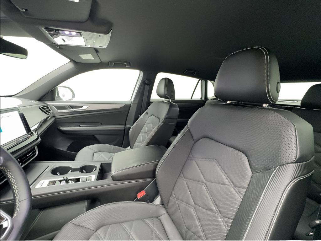 Used 2024 Volkswagen Atlas Cross Sport SE FWD image 18