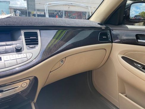 Used 2011 Hyundai Genesis 3.8 RWD image 26