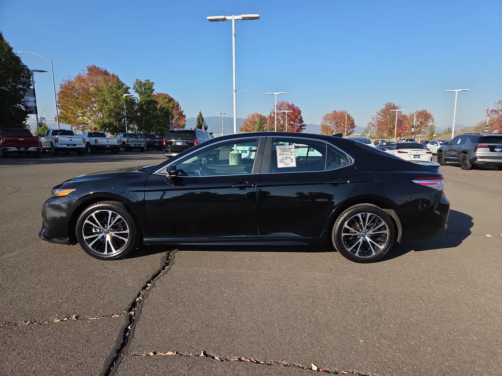 Used 2020 Toyota Camry SE FWD image 11