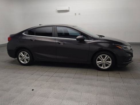 Used 2017 Chevrolet Cruze LT FWD image 11