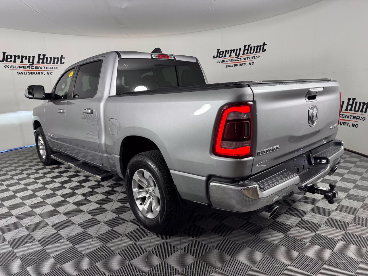 Used 2023 RAM 1500 Laramie AWD/4WD image 9