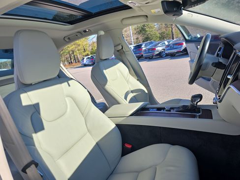 Used 2021 Volvo S60 T5 Momentum image 10