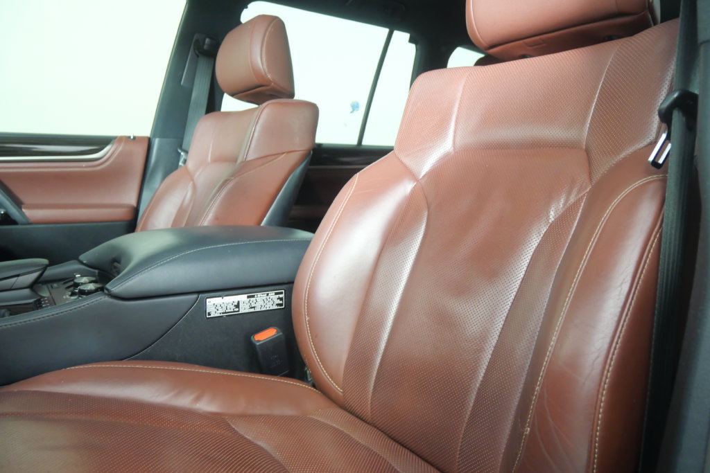Used 2021 Lexus LX 570 4WD w/ Sport Package image 11