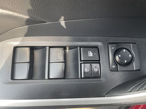 Used 2021 Toyota RAV4 XLE w/ XLE Grade Weather Package image 20