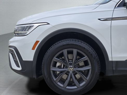 Used 2022 Volkswagen Tiguan SE AWD/4WD image 29