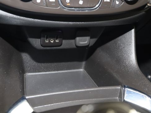 Used 2018 Chevrolet Traverse LT FWD image 29
