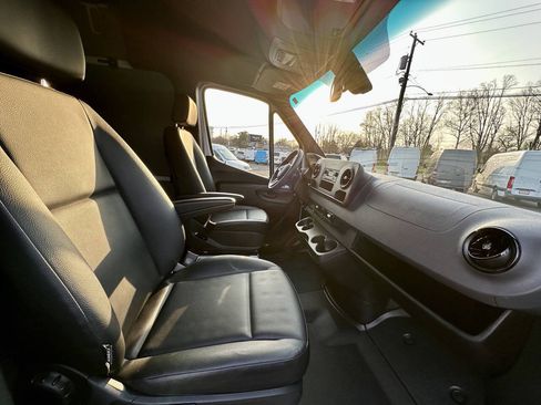 Used 2023 Mercedes-Benz Sprinter 2500 image 13