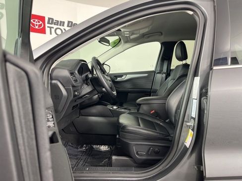 Used 2025 Ford Escape Platinum image 3