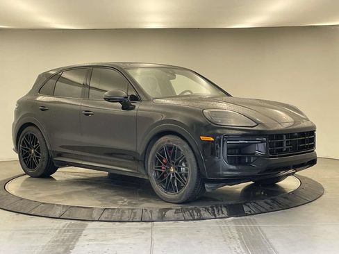 Certified 2025 Porsche Cayenne GTS AWD/4WD image 9