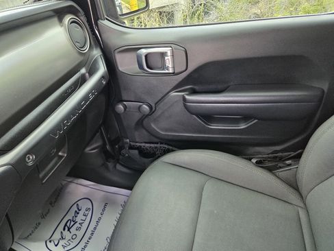 Used 2018 Jeep Wrangler Unlimited Sport AWD/4WD image 22
