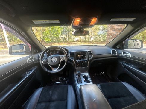Used 2018 Jeep Grand Cherokee Altitude RWD image 24