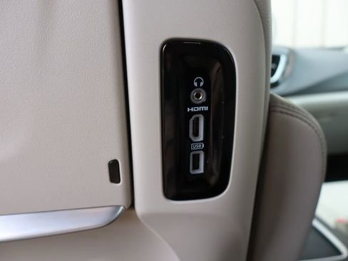 Used 2018 Chrysler Pacifica Touring-L Plus FWD image 44