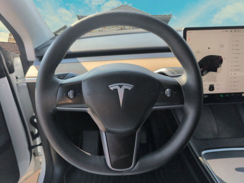Used 2023 Tesla Model Y AWD image 8