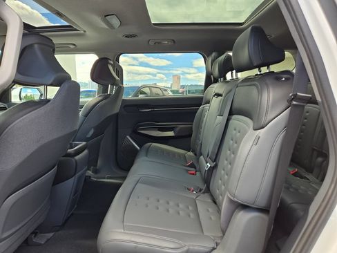 Certified 2024 Kia EV9 Wind AWD/4WD image 16