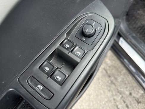 Used 2022 Volkswagen Taos SEL w/ Panoramic Sunroof Package image 19