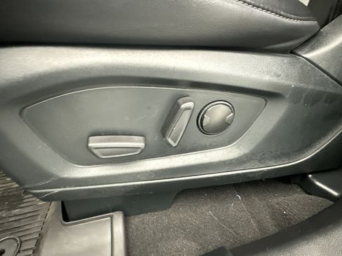 Used 2023 Ford Explorer XLT w/ Equipment Group 202A image 14