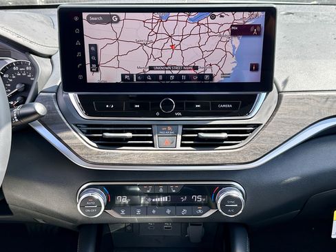 Used 2025 Nissan Altima 2.5 SL image 29