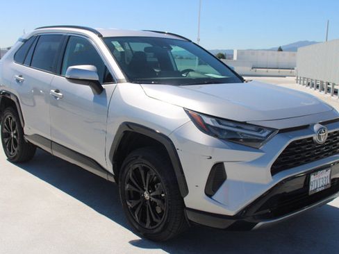 Used 2025 Toyota RAV4 SE AWD/4WD image 2