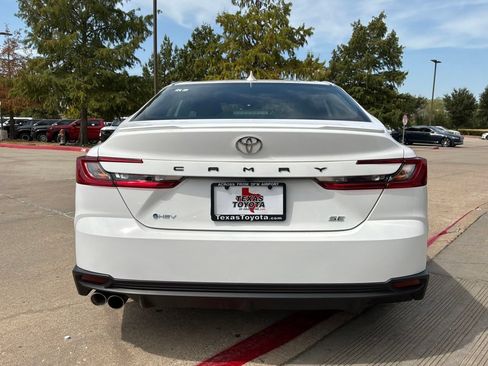 Used 2026 Toyota Camry SE FWD image 7