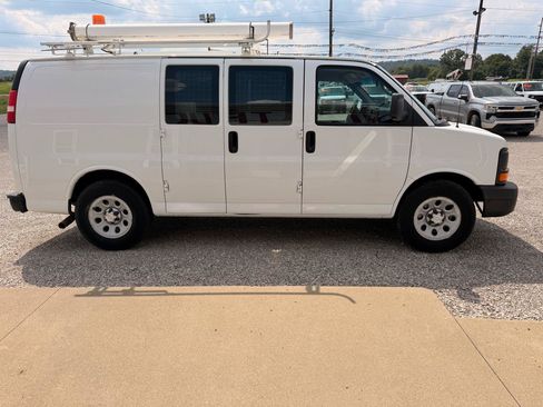 Used 2014 Chevrolet Express 1500 RWD image 2