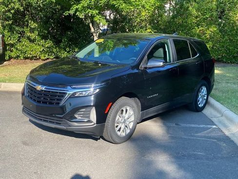 Used 2023 Chevrolet Equinox LT AWD/4WD image 2