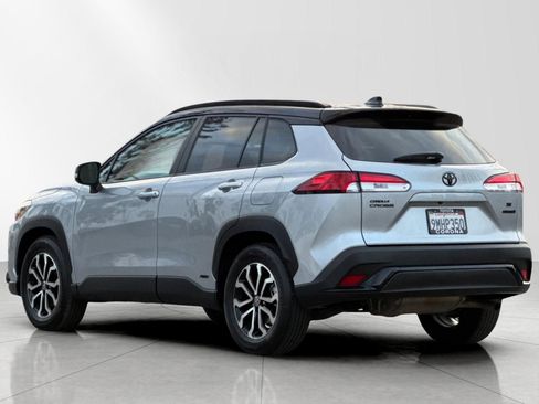 Used 2024 Toyota Corolla Cross SE image 6