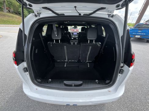 Used 2025 Chrysler Pacifica Select FWD image 26