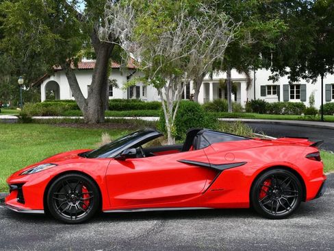 Used 2023 Chevrolet Corvette Z06 w/ Stealth Interior Trim Package RWD image 30
