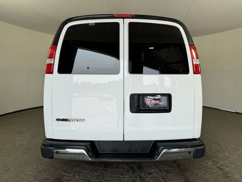 Used 2025 Chevrolet Express 3500 LT w/ LT Preferred Equipment Group RWD image 6