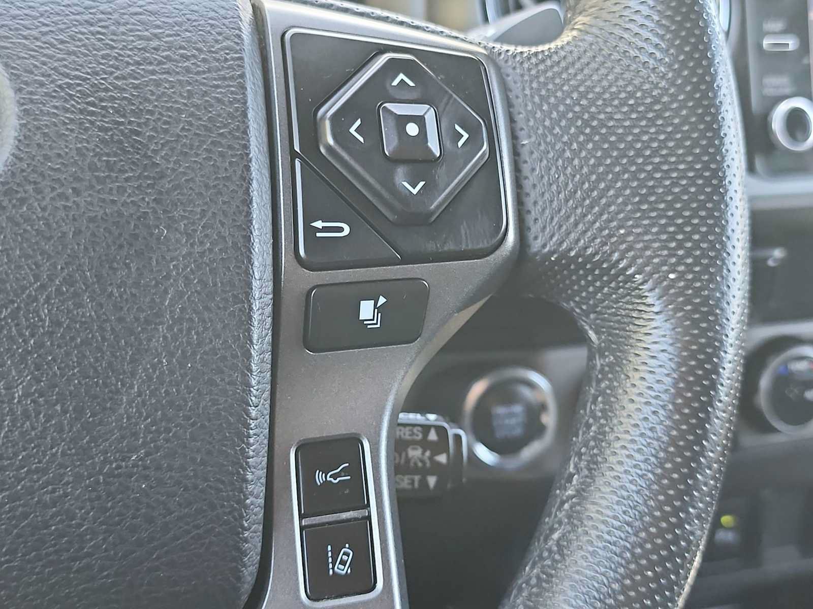 Used 2021 Toyota Tacoma TRD Off-Road w/ Technology Package AWD/4WD image 27