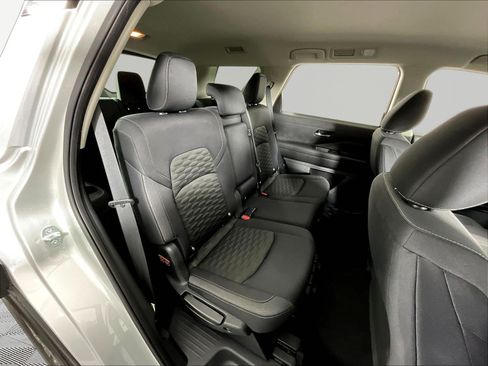 Used 2022 Nissan Pathfinder SV AWD/4WD image 25