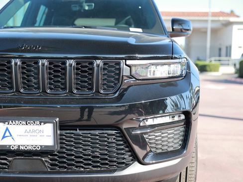 New 2025 Jeep Grand Cherokee Limited w/ Black Appearance Package AWD/4WD image 5