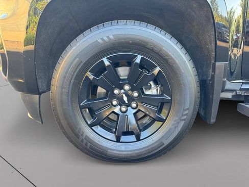 Used 2022 Chevrolet Colorado Z71 w/ Z71 Midnight Edition AWD/4WD image 9