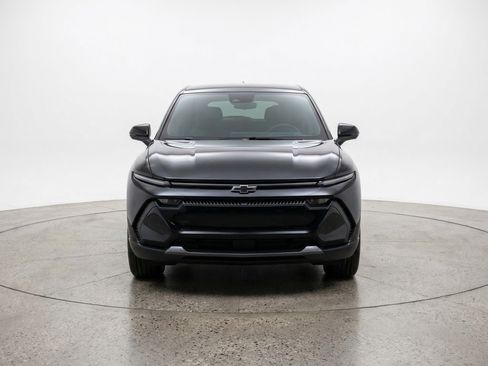 Used 2025 Chevrolet Equinox LT image 2